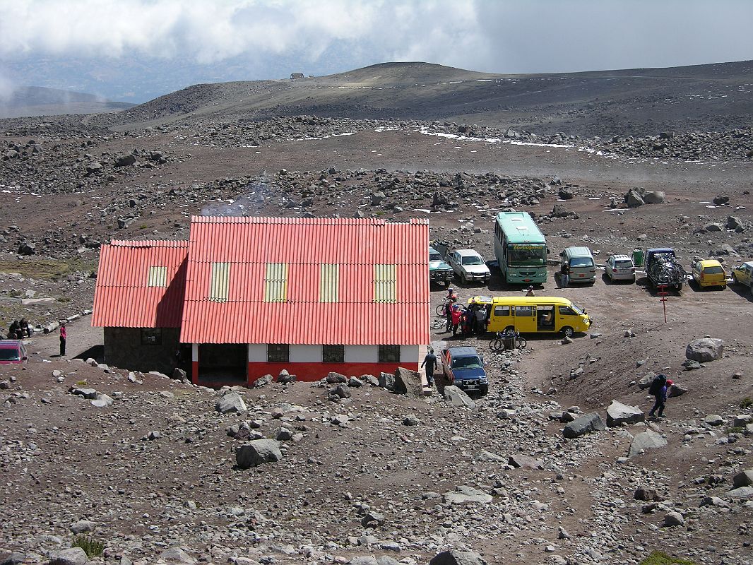 Ecuador Chimborazo 03-04 Carrel Refuge Outside